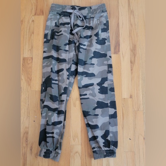 Camouflage jogger pants - Picture 1 of 2